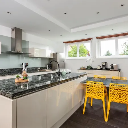 Βίλα Jolie Villa, 300 M2, Grand Jardin