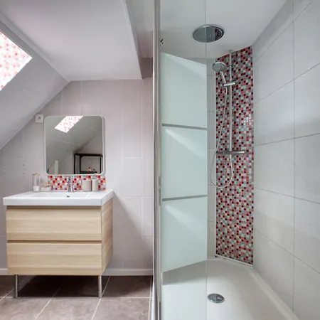 Jolie Villa, 300 M2, Grand Jardin *