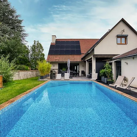 Βίλα Jolie Villa, 300 M2, Grand Jardin Furdenheim