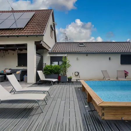 Jolie Villa, 300 M2, Grand Jardin