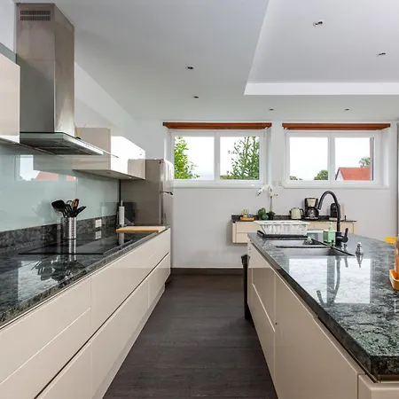 Jolie Villa, 300 M2, Grand Jardin Furdenheim