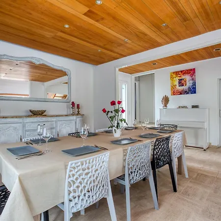 Βίλα Jolie Villa, 300 M2, Grand Jardin